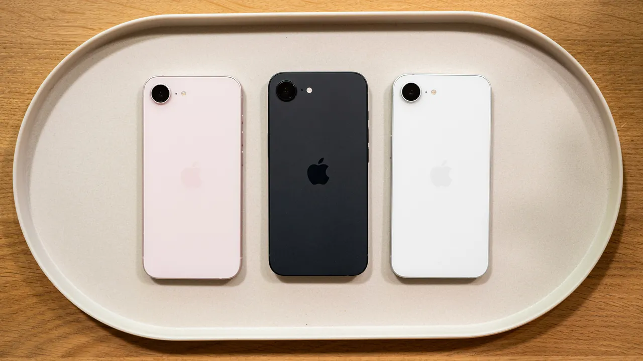 L’iPhone 17e costa un po’ troppo ma è pur sempre una buona scelta per chi vuole uno smartphone Apple nuovo di zecca