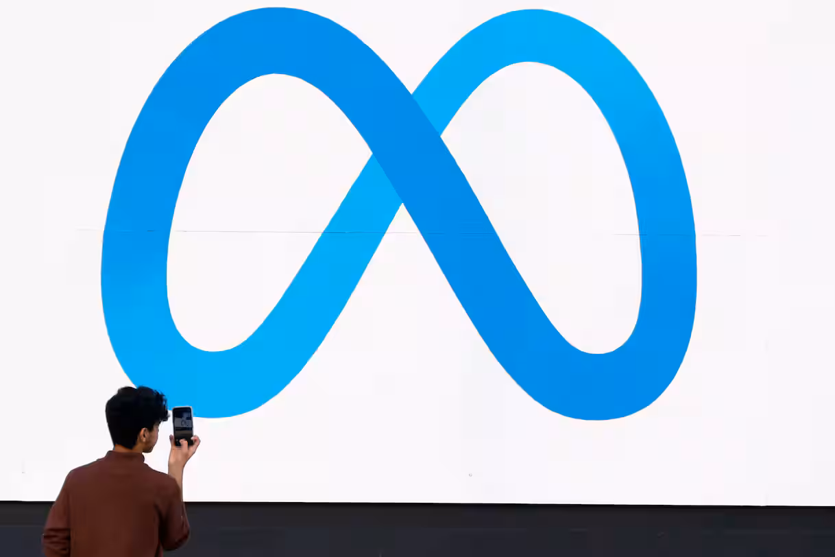 Meta, brevettata Ai per utilizzare i social anche dopo la morte