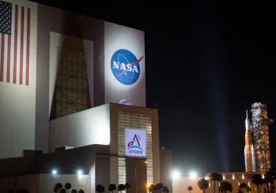 Luna, la Nasa cambia ancora i suoi piani: addio Gateway, ora si punta a una base permanente