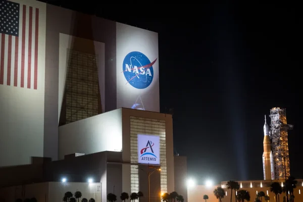 Luna, la Nasa cambia ancora i suoi piani: addio Gateway, ora si punta a una base permanente