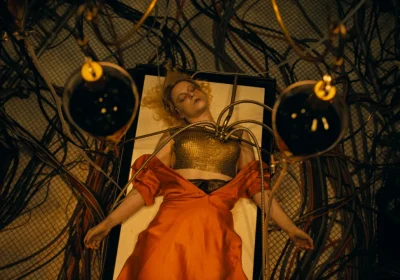 La Sposa! di Maggie Gyllenhaal è un manifesto femminista sgargiante e imperfetto, temerario e sovversivo come la sua protagonista