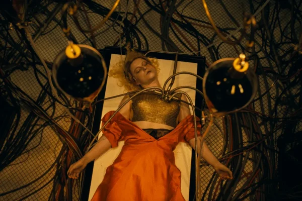 La Sposa! di Maggie Gyllenhaal è un manifesto femminista sgargiante e imperfetto, temerario e sovversivo come la sua protagonista