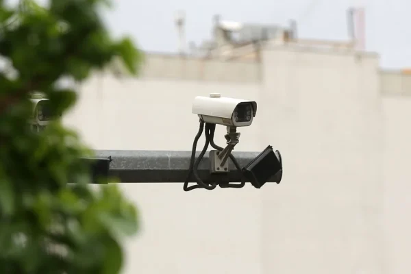 Le telecamere di sicurezza civili sono diventate un’arma di guerra, dall’Ucraina all’Iran