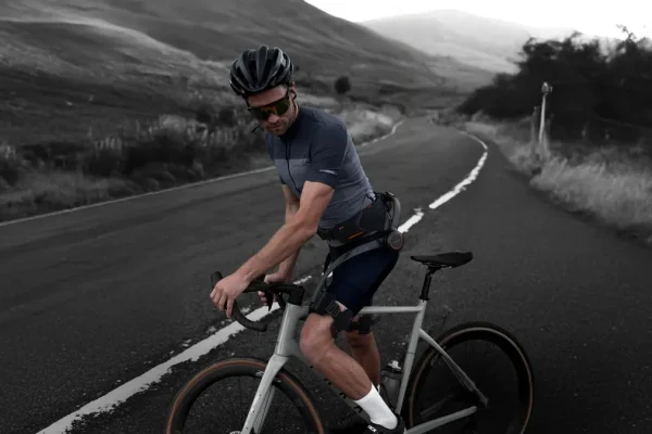Hypershell X Ultra, la prova dell’esoscheletro che rende la salita più facile (anche in bici)