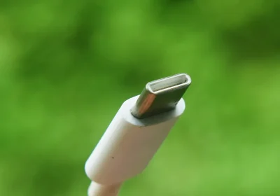 Usb-C sui laptop dal 28 aprile: cosa cambia, chi è escluso e perché il caricatore potrebbe non esserci