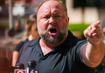 Alex Jones svela un’enorme cospirazione!
