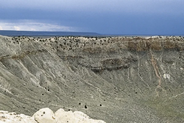 La vita sulla Terra potrebbe essersi originata dai meteoriti invece che negli abissi oceanici