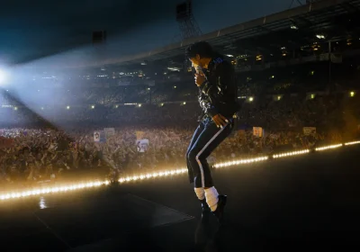 Perché il finale del biopic su Michael Jackson è stato cambiato in corsa (e cosa c’entrano gli abusi su minori)