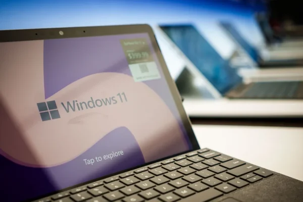 Aggiornamento di Windows 11, attenzione al sito fasullo che svuota il conto bancario