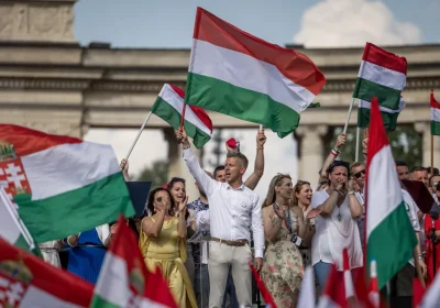 Viktor Orbán punta su un fumetto realizzato con l’AI per screditare il suo rivale alle elezioni del 12 aprile
