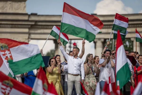 Viktor Orbán punta su un fumetto realizzato con l’AI per screditare il suo rivale alle elezioni del 12 aprile