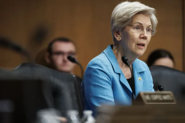 L’intelligenza artificiale a rischio: Elizabeth Warren avverte del pericolo di una nuova crisi finanziaria