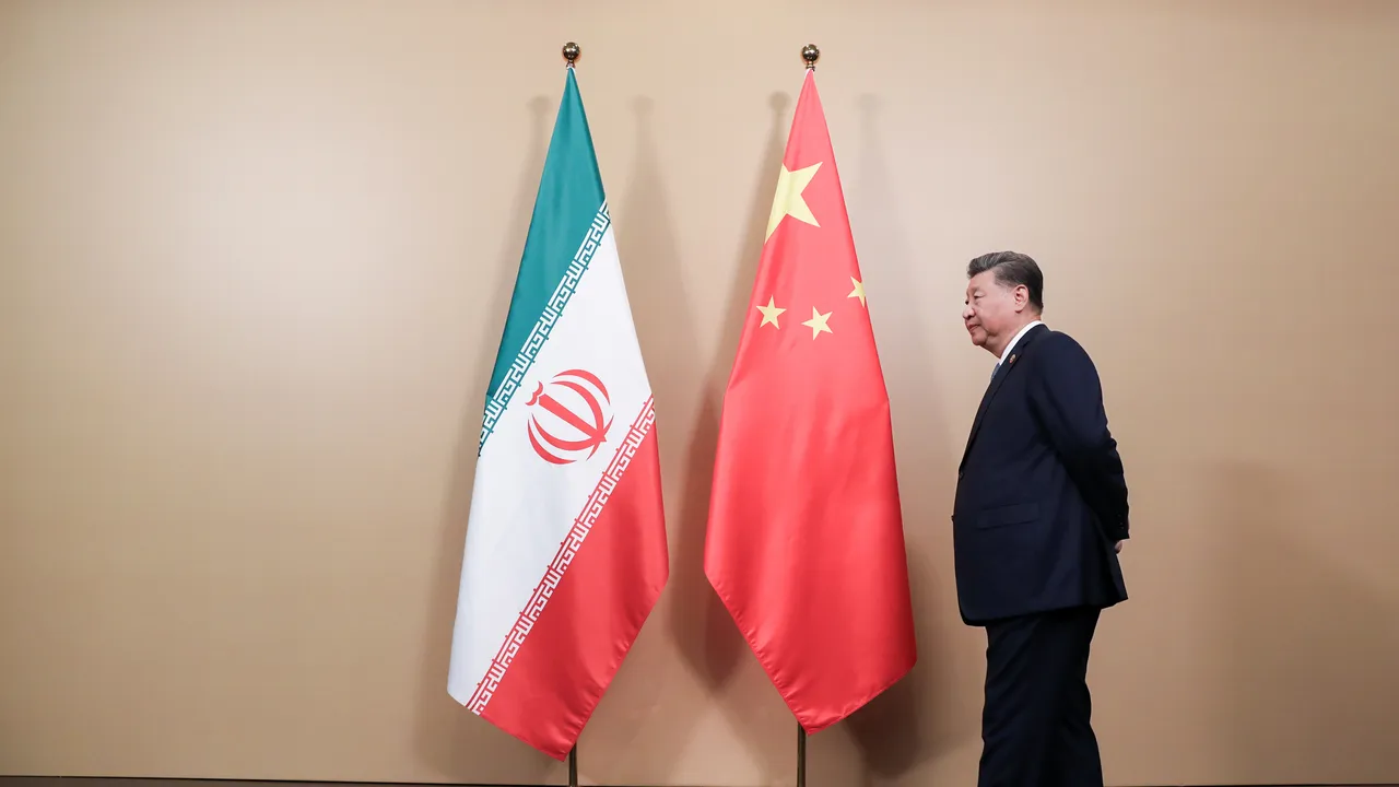 La Strategia della ‘Giusta Distanza’: Il Ruolo Silenzioso della Cina nello Stretto di Hormuz