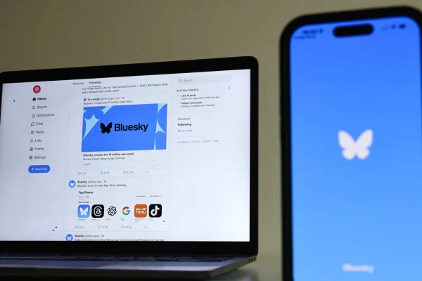 Bluesky lancia un nuovo assistente AI, ma gli utenti lo bloccano in massa