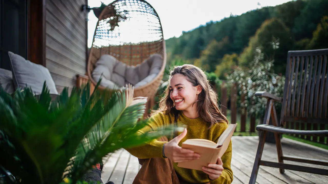 Quando la Lettura Diventa Cura: I Romanzi come Prescrizione nel Sistema Sanitario e nel Percorso di Crescita Personale