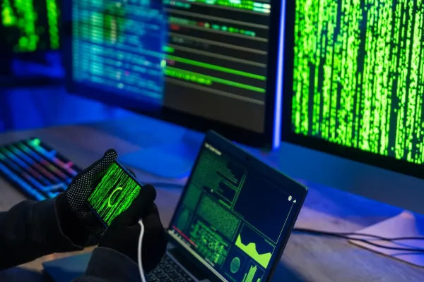 Paragon tace sull’uso dei suoi spyware per la giustizia italiana, un anno dopo lo scandalo sullo spionaggio di giornalisti e attivisti