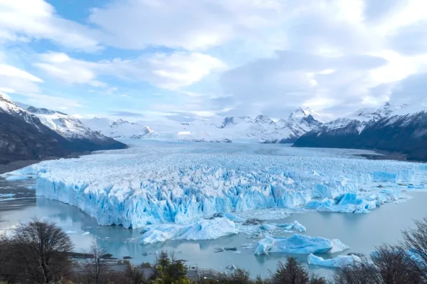 Le reazione della scienza alla legge argentina che apre allo sfruttamento dei ghiacciai, già agonizzanti a causa del clima che cambia