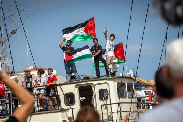 Flottiglia Global Sumud: la Marina israeliana attacca la missione umanitaria nel Mediterraneo per Gaza