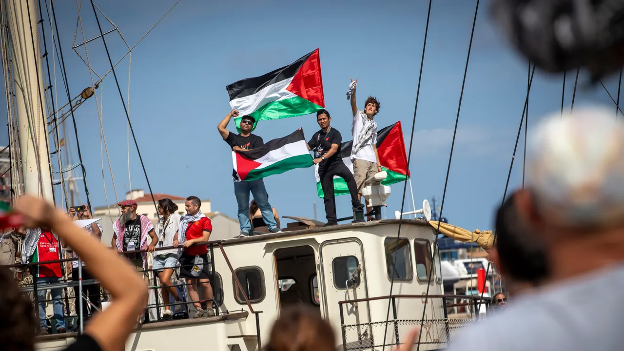 Flottiglia Global Sumud: la Marina israeliana attacca la missione umanitaria nel Mediterraneo per Gaza