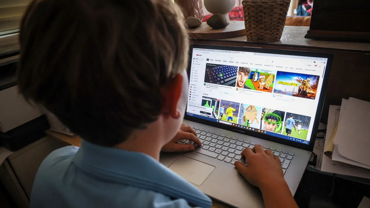 Finalmente una proposta italiana (e concreta) per dare una regolata agli algoritmi dei social network