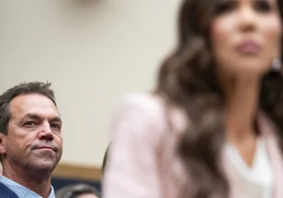 Cos’è la bimbofication e perché forse ne stiamo parlando nel modo sbagliato (e pericolosamente ipocrita)