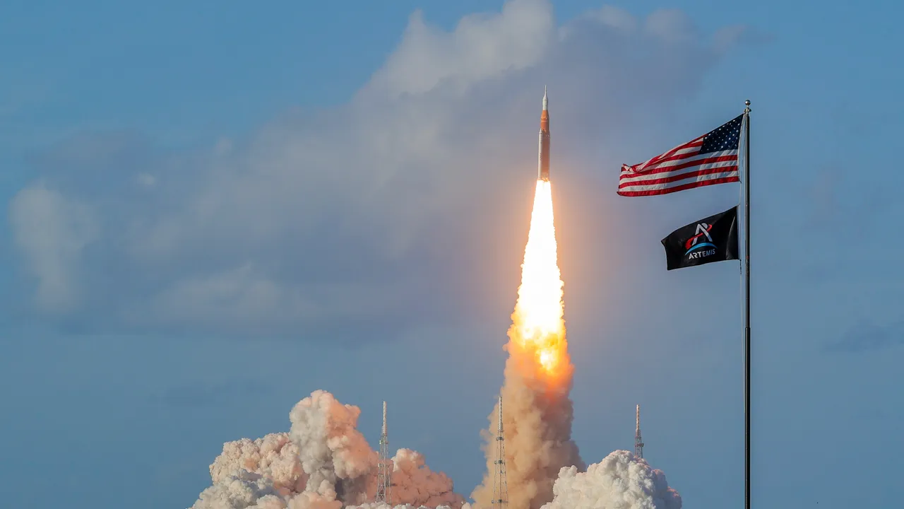 Perché la traiettoria della missione Artemis II verso la Luna non è diretta e lineare (ed è un’opera d’arte di ingegneria)