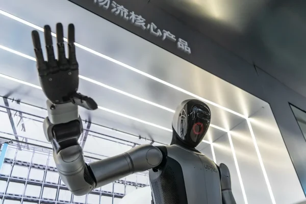 Dare mani da pianista ai robot: la sfida innovativa della Cina