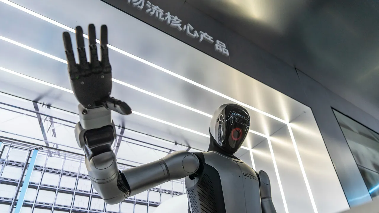 Dare mani da pianista ai robot: la sfida innovativa della Cina