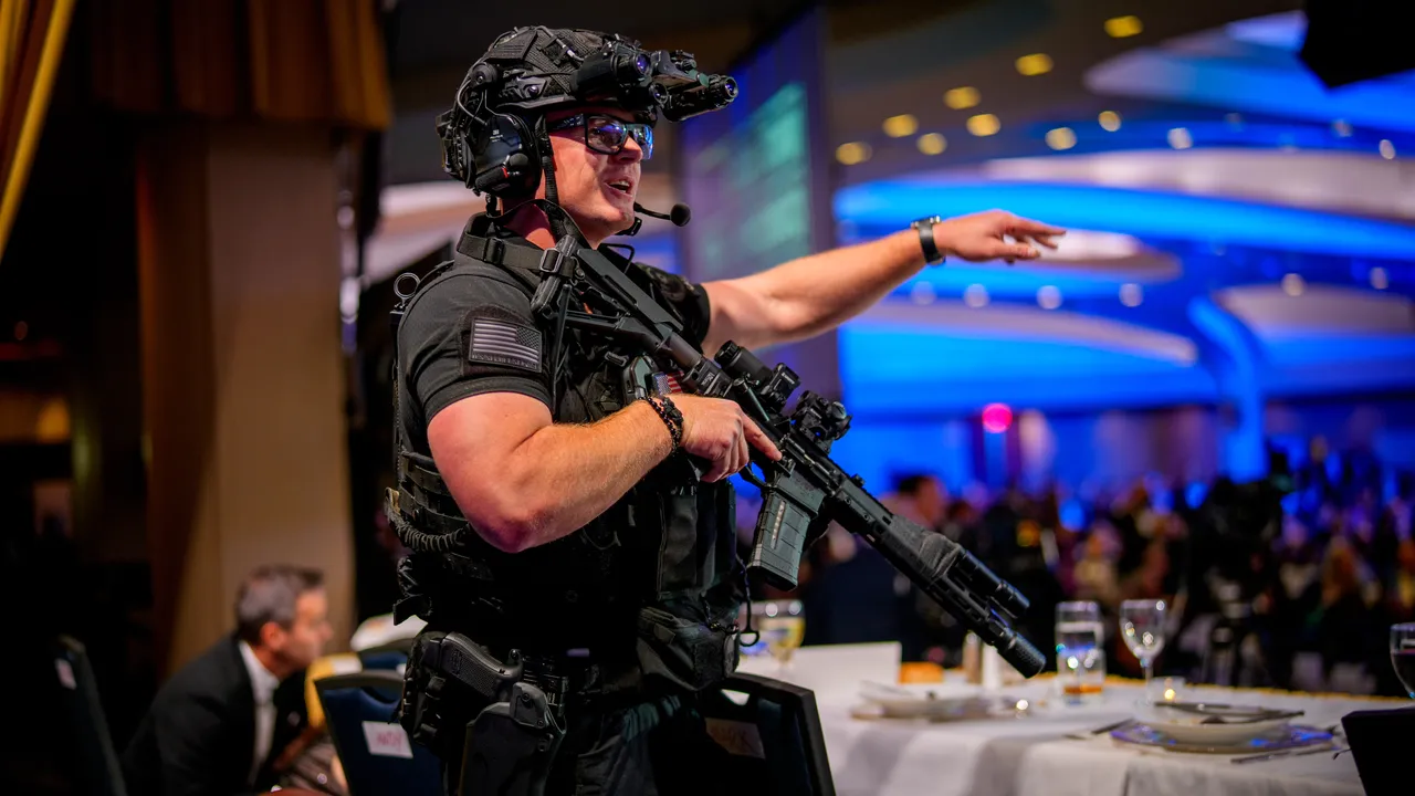 Attacco Sventato alla Cena dei Corrispondenti: Perché i Complottisti Sostengono sia una Messinscena