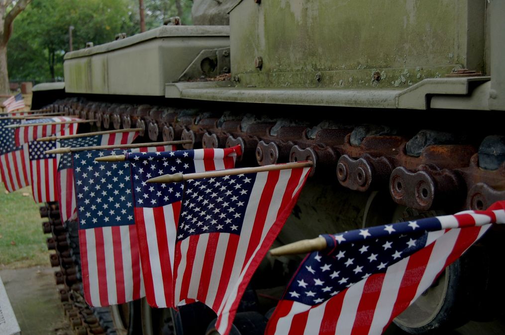 Il Pentagono Richiede a GM e Ford di Diminùire la Produzione di Auto e Incrementare quella di Armi