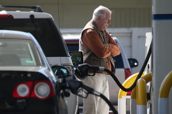 Come l’Aumento del Prezzo del Carburante Influisce sulla Nostra Vita Quotidiana e Come Mitigare gli Effetti