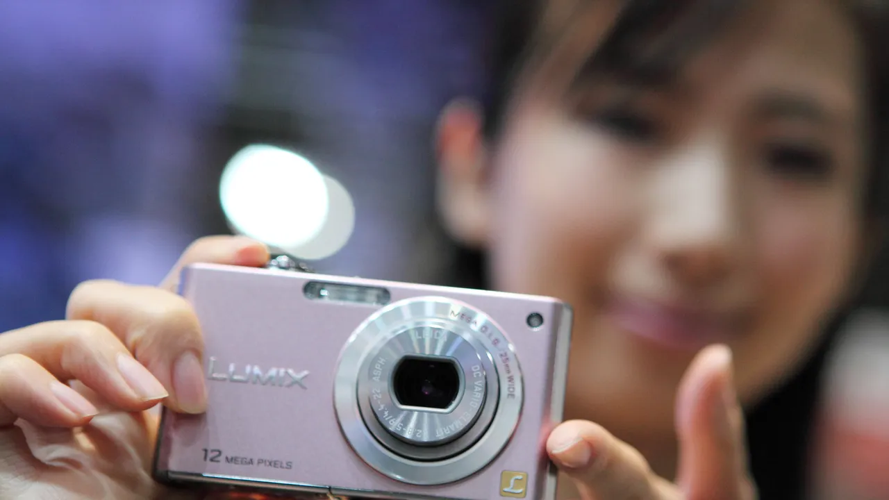 Perché le fotocamere digitali compatte sono tornate di moda nel 2026: tre motivi che spiegano il fenomeno