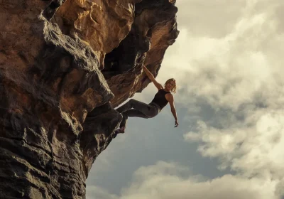 Apex: un thriller avvincente per gli amanti della montagna, con paesaggi mozzafiato da scoprire sullo schermo!