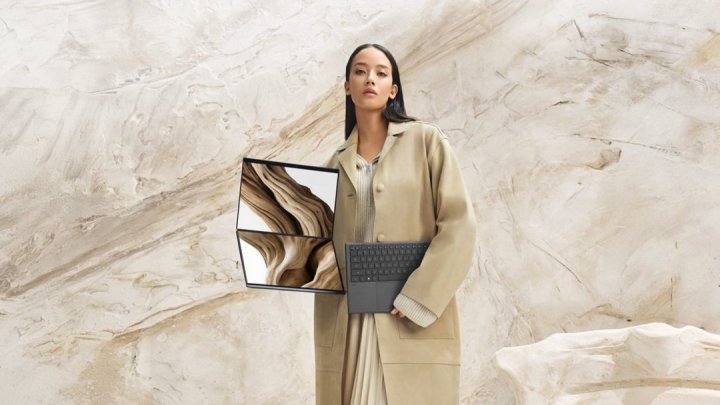 ASUS presenta in Italia il rivoluzionario Zenbook Duo: scopri configurazioni e prezzi del notebook con doppio schermo!