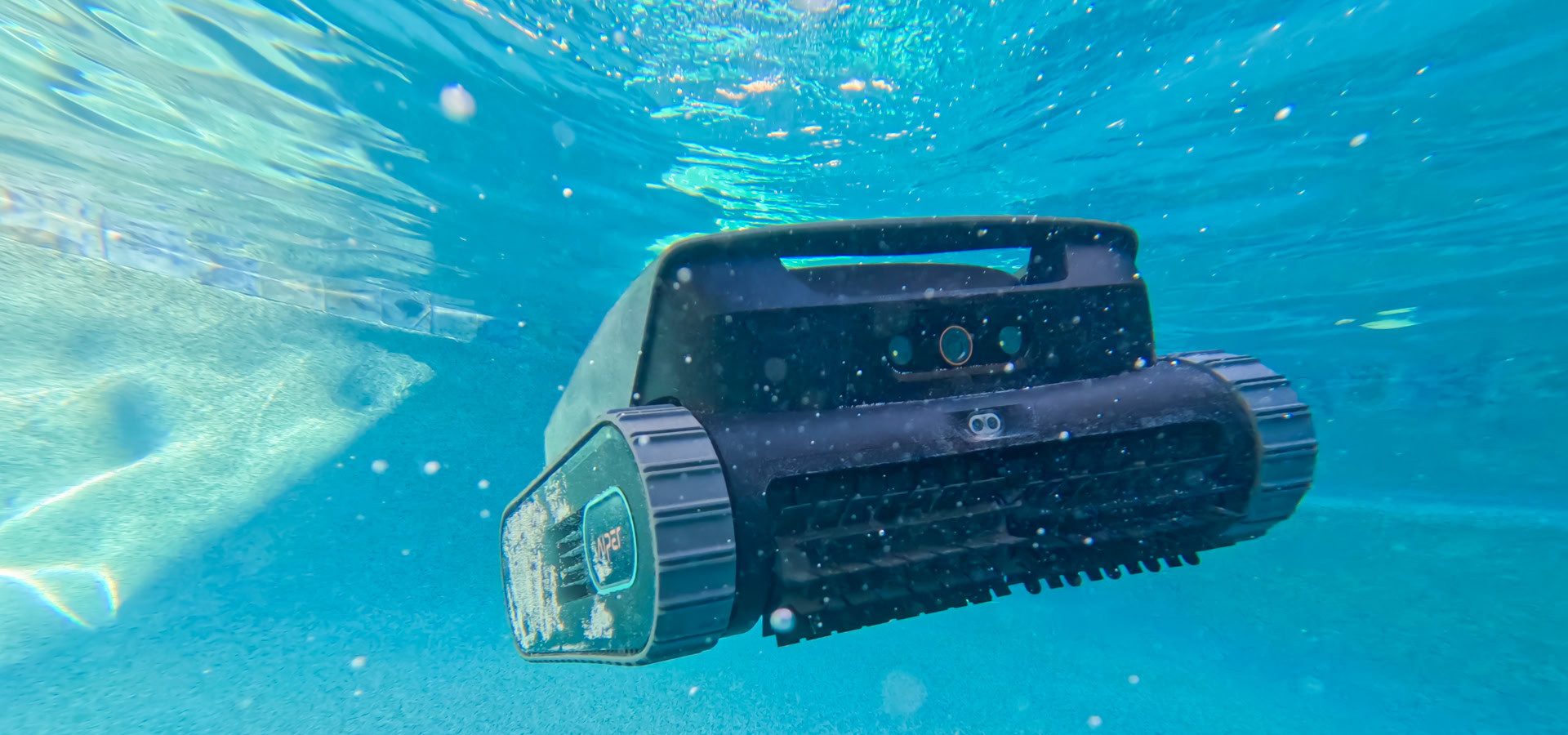 Recensione del Robot Pulitore Aiper Scuba V3: Prestazioni e Innovazione per la tua Piscina