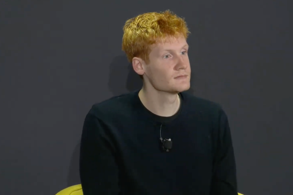 Cursor in trattativa per raccogliere oltre 2 miliardi di dollari con una valutazione di 50 miliardi: la crescita aziendale accelera