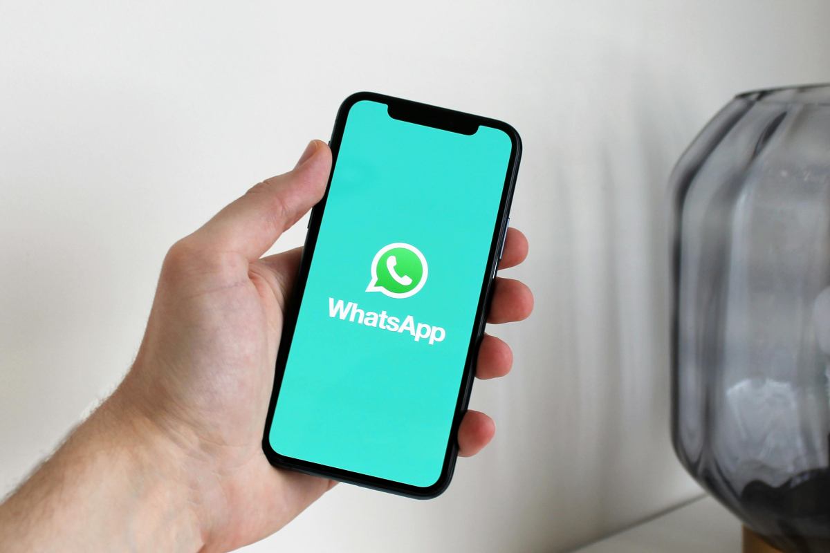 WhatsApp lancia l’abbonamento Plus: personalizza chat e app per soli 2 euro!