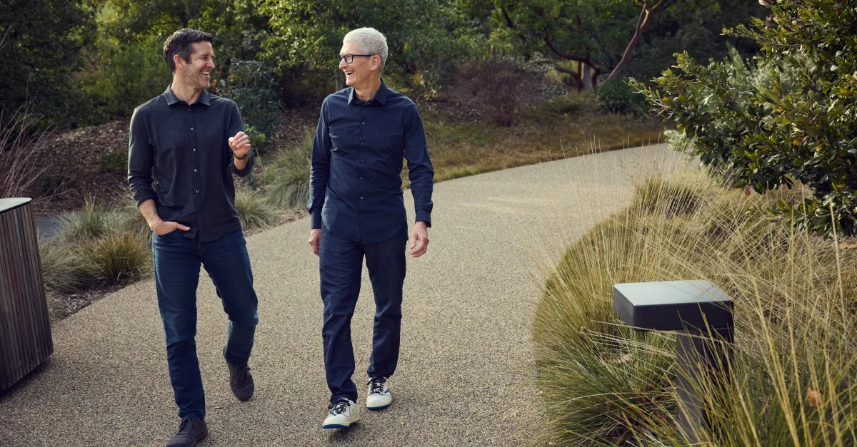 John Ternus Succede a Tim Cook come CEO di Apple: Cosa Aspettarsi?