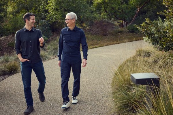 Apple: Tim Cook Passa il Testimone a John Ternus