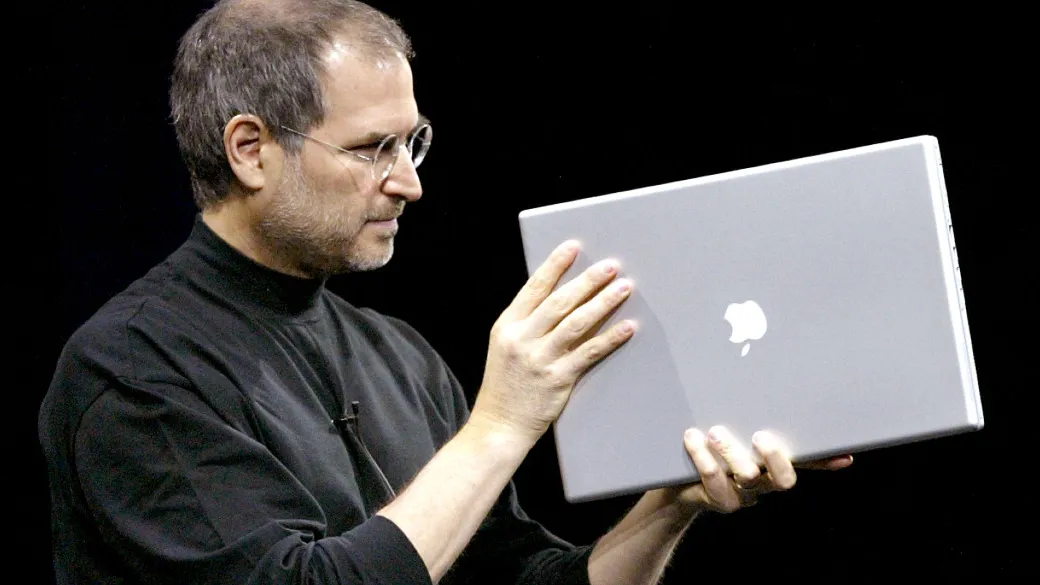 Apple fa 50 anni: i prezzi di iPhone e MacBook aggiustati all’inflazione dal 1991 a oggi