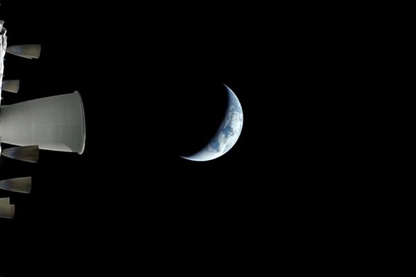 Artemis II: completata la manovra di inserzione translunare, la navicella Orion è diretta verso la Luna