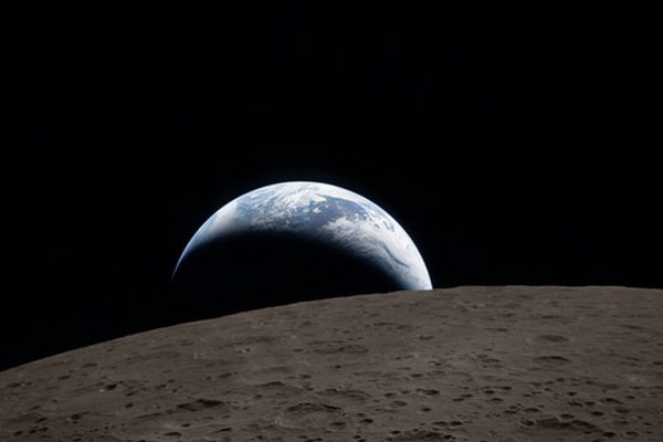 Artemis II, le prime foto del lato nascosto della Luna diventano wallpaper per lo smartphone