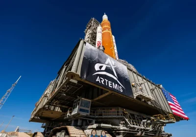 Con Artemis II l’umanità tornerà oltre l’orbita terrestre bassa, verso la Luna per continuare a scrivere la storia