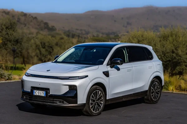 Leapmotor B10 REEV Hybrid: la prova del SUV ibrido che offre un’esperienza di guida elettrica