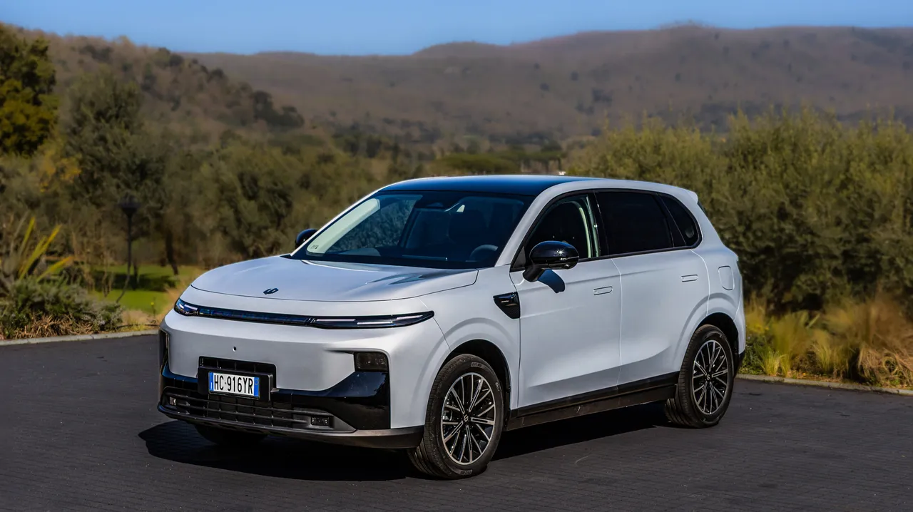 Leapmotor B10 REEV Hybrid: la prova del SUV ibrido che offre un’esperienza di guida elettrica