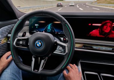 Mercedes e BMW fanno marcia indietro sulla guida autonoma: ecco i motivi della scelta