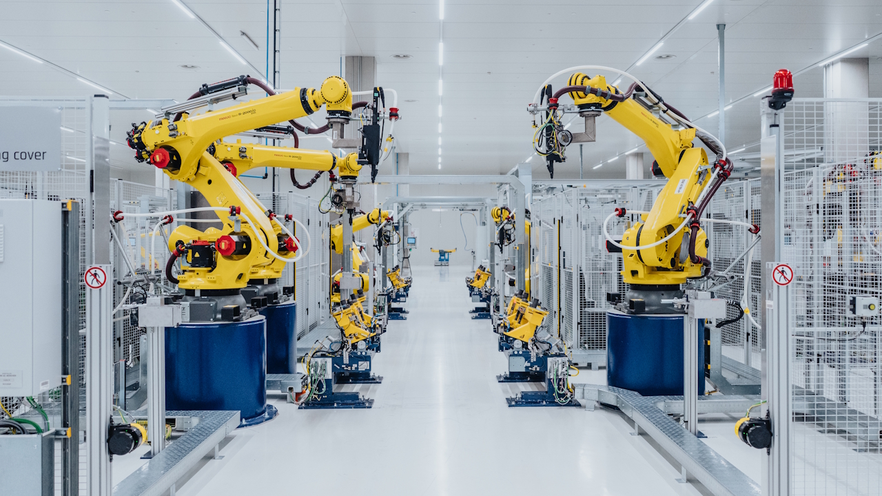 BMW i7 2026 adotta celle cilindriche Gen6 sviluppate con Rimac: +20% di densità energetica e ricarica più veloce