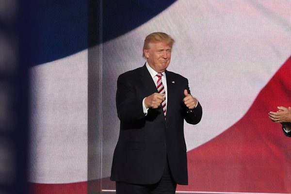 Trump: Cook mi ha reso omaggio, superando Jobs!