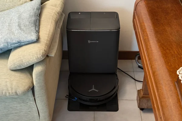 La prova di Ecovacs Deebot T90 Pro Omni, ecco come pulisce davvero il robot che sfida i modelli da 1000 euro
