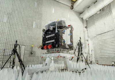 Fulmini, oceani e il respiro delle piante: esploriamo la camera bianca dove nascono i satelliti “custodi” della Terra